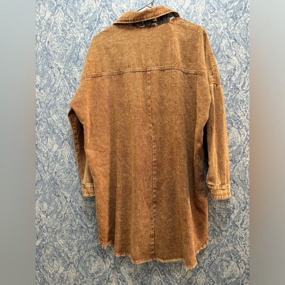 She + Sky Denim Snap Front Shacket Rust Tan Raw Hem Size Small - Picture 6 of 8